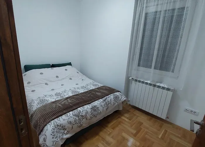 Zapadni Kej M&m Pirot